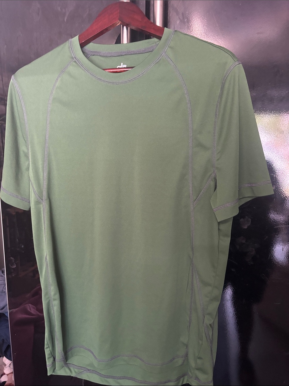 ALO Yoga Men's Crew Neck Tee in Forest Green